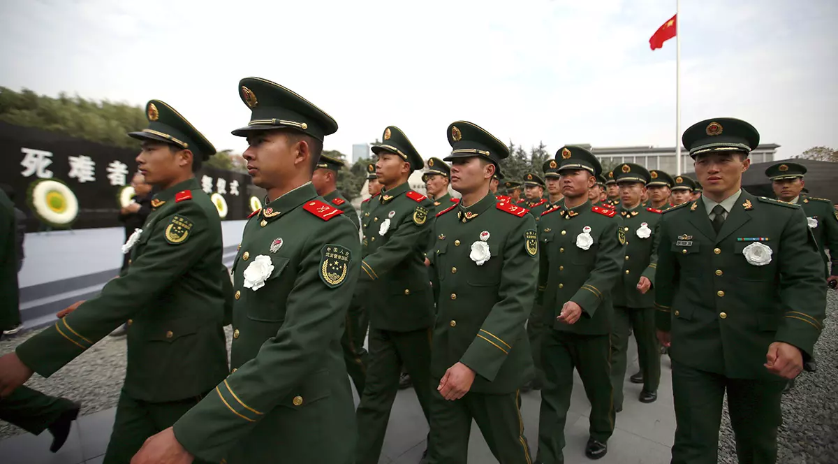 China adună armata la granița cu Hong Kong. Mai multe clipuri arată sute de vehicule militare în Shenzhen