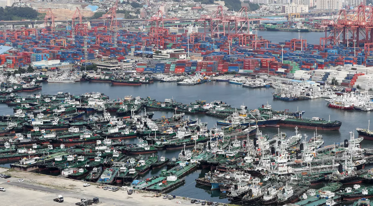 Japonia lovită de taifunul Francisco. Furtuna ar putea genera valuri de până la 9 metri înălțime