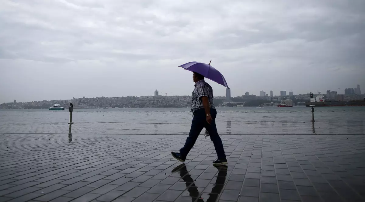 Ploi torențiale și inundații de proporții la Istanbul: o persoană a murit