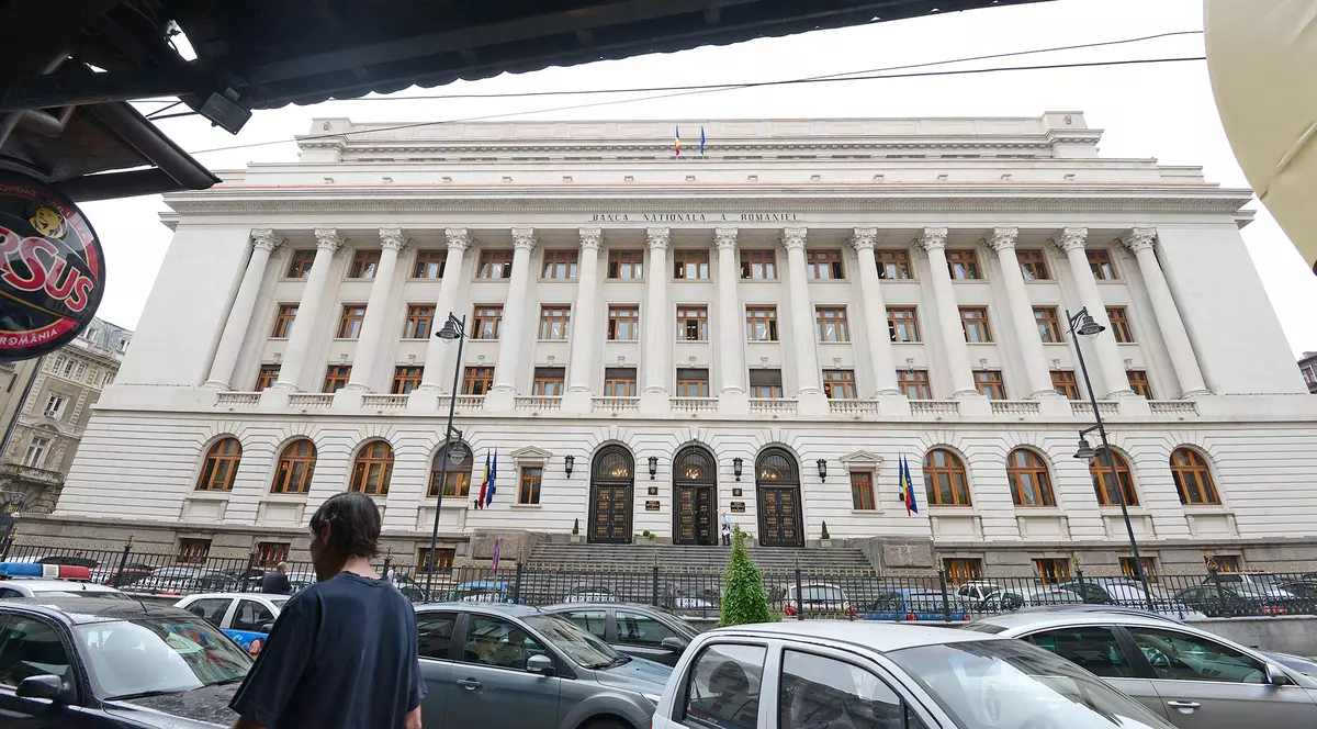 Datoria externă totală a României a ajuns la 103,6 miliarde de euro, iar cea publică la 37,9 miliarde. Sediul BNR