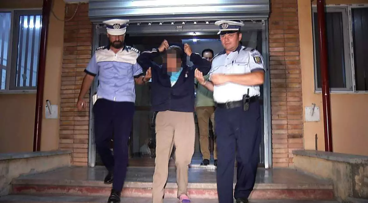 Femeia din Ialomița, acuzată că şi-a ucis şi ars soţul, a fost reținută de polițiști. Spune că el i-a cerut să îl incinereze