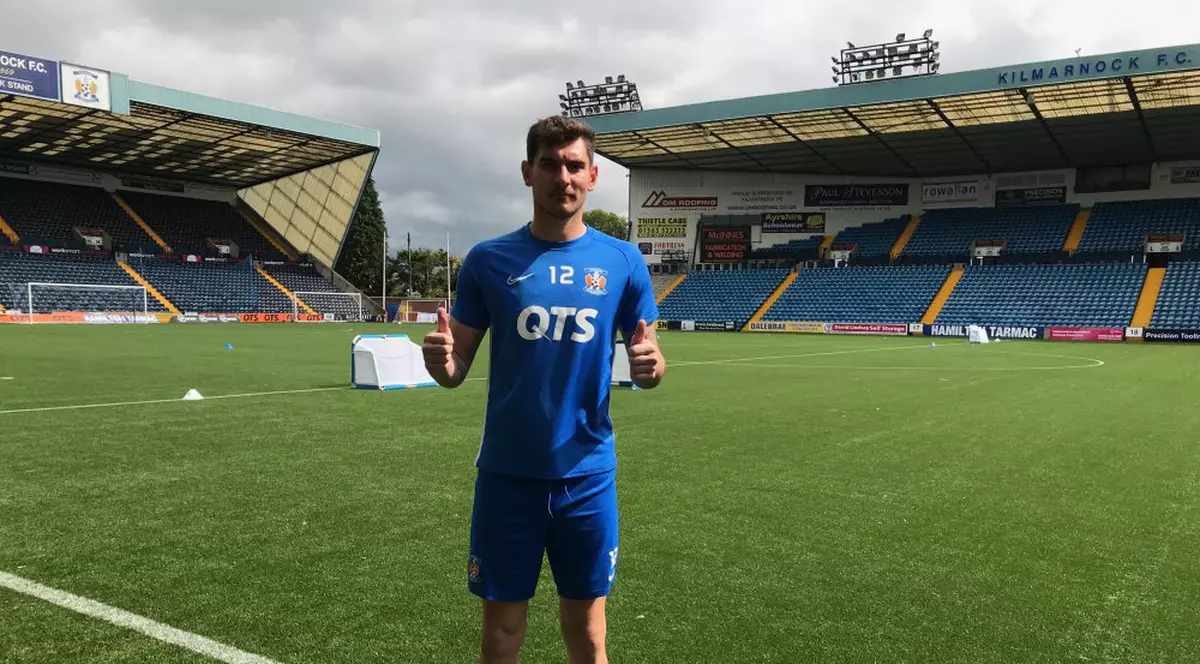 Interviu cu Laurențiu Brănescu, portarul scoțieniilor de la Kilmarnock: “Mă uit la Steaua și la Dinamo și mă minunez. Zici că Botoșaniul și Iașiul se bat la titlu”﻿