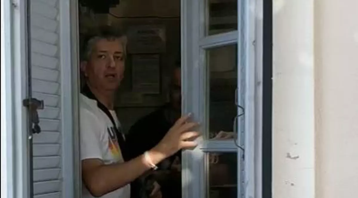 Un român blocat pe insula Samothraki a fost implicat într-un incident cu un angajat al autorităților locale, marți după amiază. Românul susține că a
