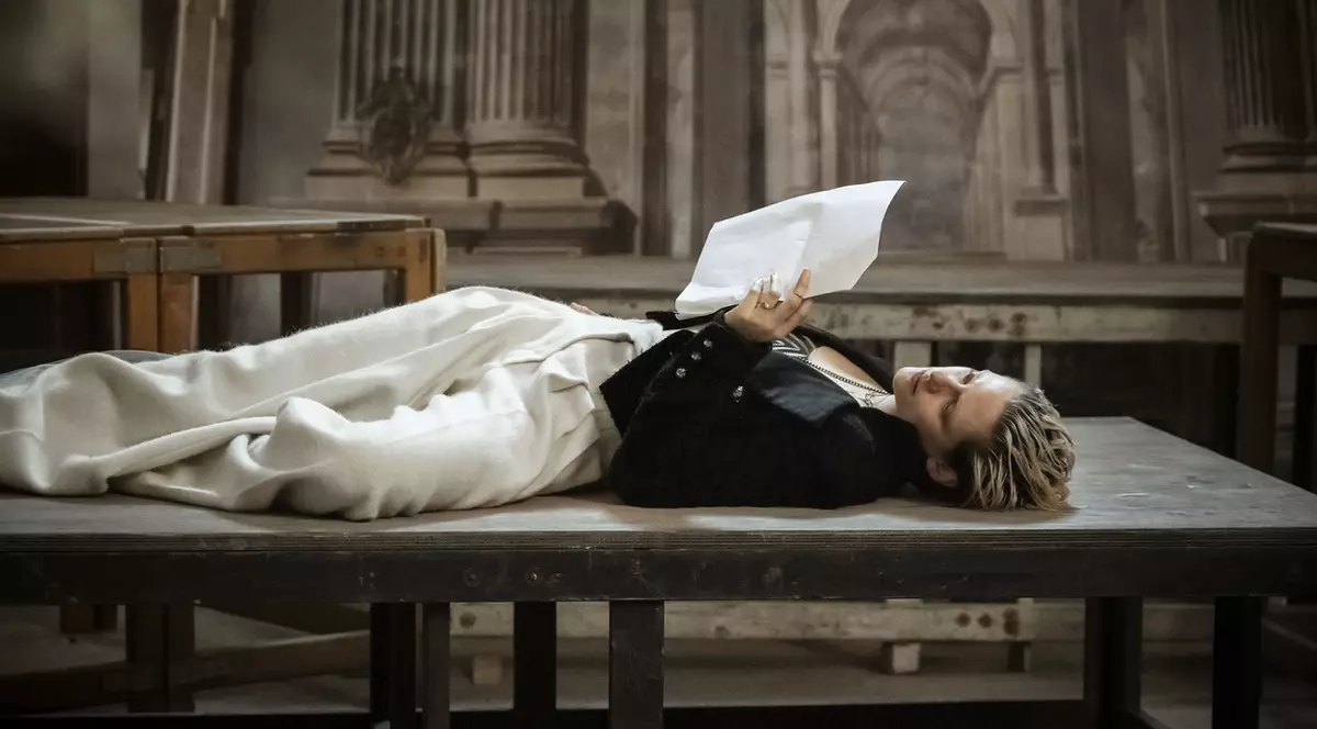 Emma Watson şi Claire Foy o interpretează pe Julieta în calendarul Pirelli 2020! Primele fotografii au fost făcute publice