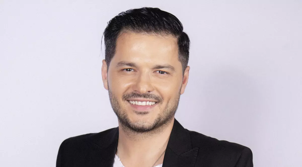 Liviu Vârciu, concurent la „Te cunosc de undeva”. „De mic am fost îmbrăcat în rochițe”