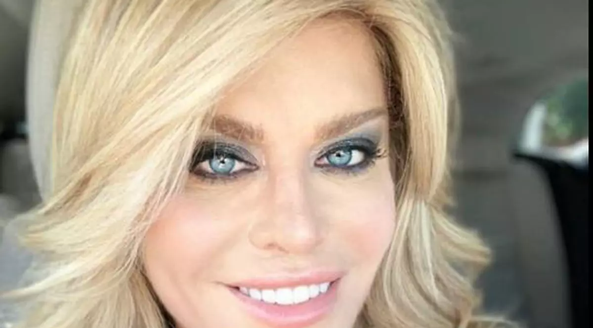 Ce abdomen afișează Loredana Groza la 49 de ani!