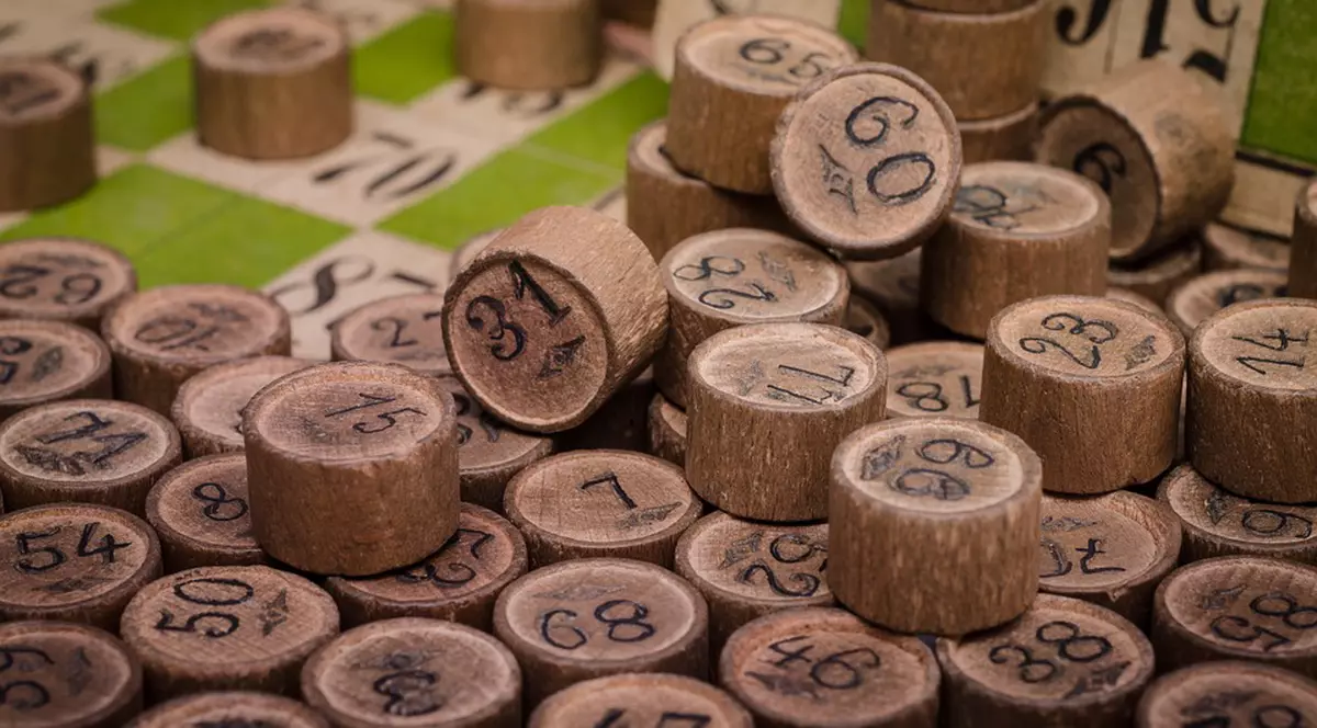 Un canadian a câștigat la loterie 60 de milioane de dolari, după ce a jucat aceleași numere timp de 20 de ani