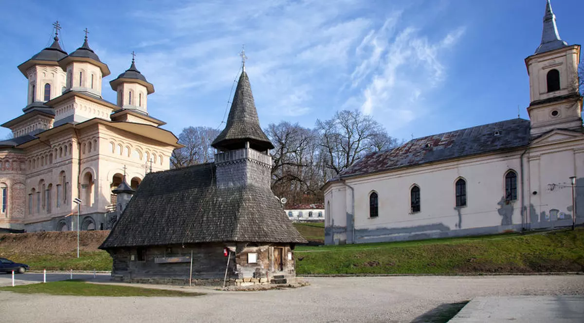 Mănăstirea Nicula - locul unde se află icoana făcătoare de minuni. Mănăstiri din România