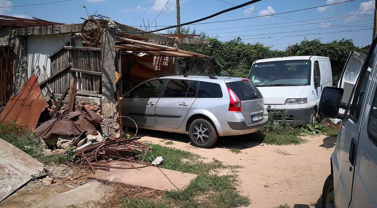 Cazul Caracal | Anchetatorii au găsit în mașina lui Dincă o poșetă albastră care nu aparține celor două fete răpite