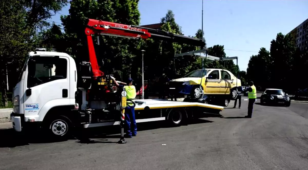 Primăria Capitalei începe ridicarea mașinilor parcate neregulamentar