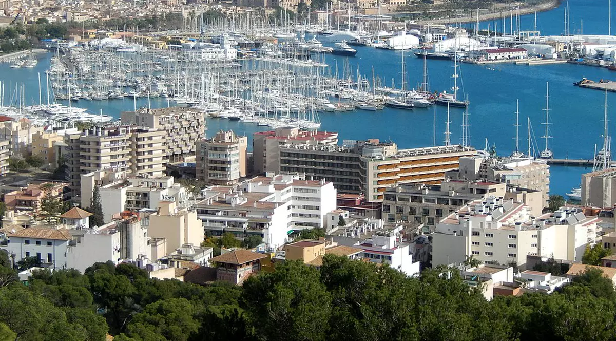 Străzile din Mallorca, închise din cauza turiștilor petrecăreți care nu respectă măsurile de prevenire a COVID-19