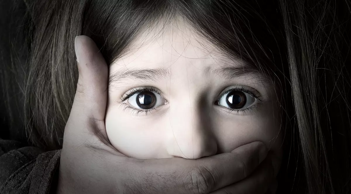 Modificările Codului Penal, praf în ochii electoratului: abuzatorii de copii rămân liberi ﻿