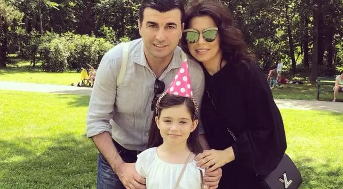 Ce a făcut Simona Pătruleasa cu rochia de mireasă. A dat pe ea 12.000 de euro, în anul 2008