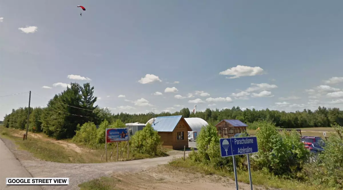 O femeie a sărit de la 1500 de metri, dar parașuta nu s-a deschis. În mod miraculos, a scăpat cu viață!