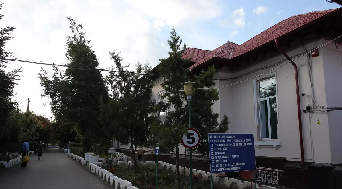 Ce s-a întâmplat cu criminalul de la Săpoca, înaintea atacului. Ministrul Sănătății: „Asistenta spune ca a administrat tratamentul, dar în foaie nu apare consemnat”