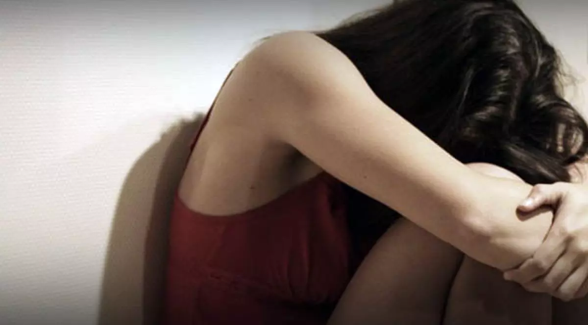 O adolescentă din Hunedoara a fost molestată sexual în magazinul deținut de familia ei!