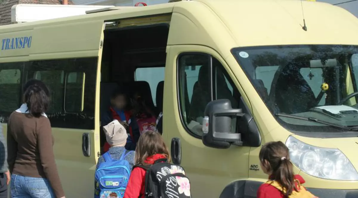 Consiliul Elevilor sesizează Avocatul Poporului în cazul prelungirii licenţelor operatorilor de transport