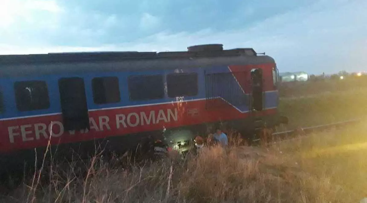 Locomotiva unui tren cu 39 de vagoane încărcate cu păcură a luat foc în mers, la Constanța
