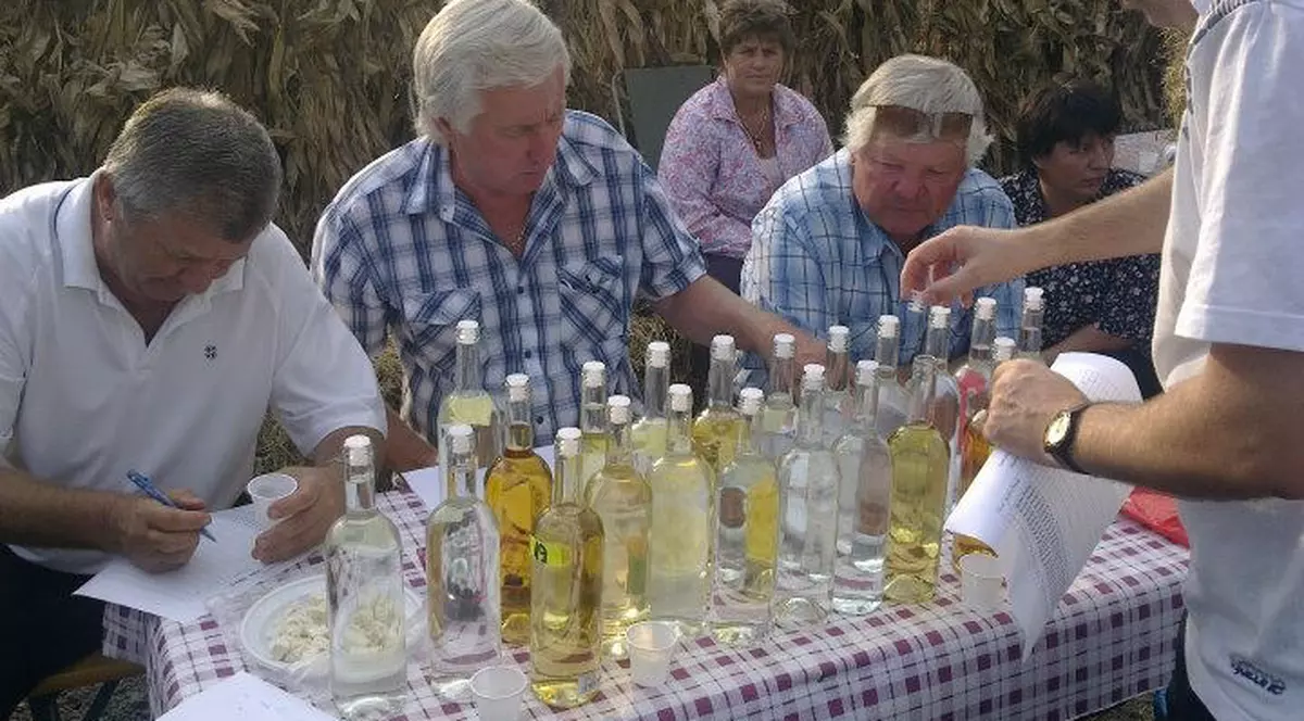 E vremea cazanelor de țuică! Multe grade… în pahare, la Festivalul Rachiului din Banat