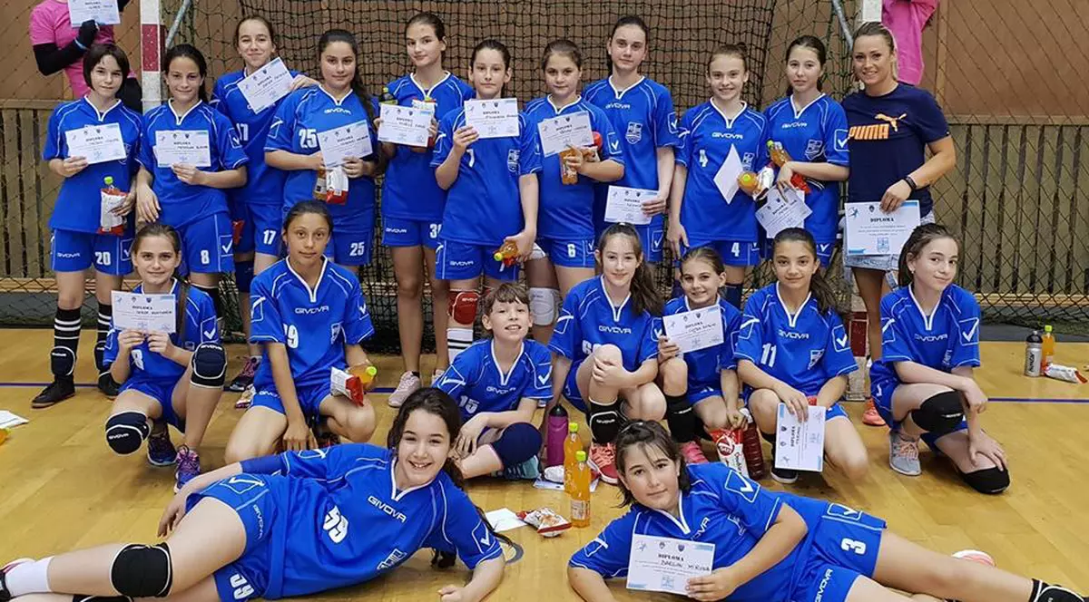 Site-ul unui consilier județean PND, cronică de meci șocantă: „Creștini vs musulmani”, într-un joc de handbal cu fete de 13 ani! CNCD s-a autosesizat