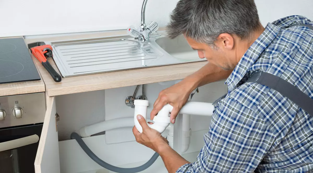 Un instalator a devenit erou pe internet. Gestul emoționant pe care l-a făcut pentru o pensionară