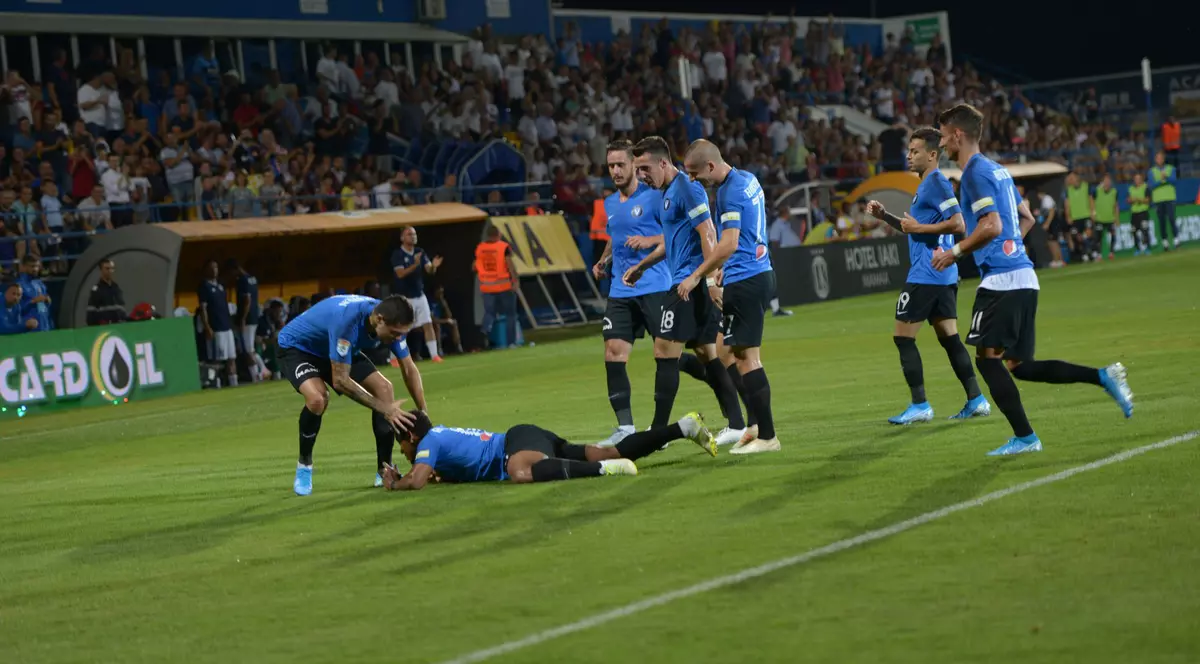 Liga 1, etapa a 10-a. Viitorul - Poli Iași, meci cu penalty-uri, galbene și o eliminare. Șah etern în FCSB - CFR Cluj