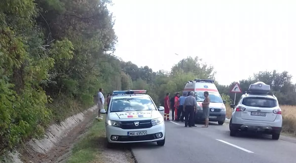 Un tânăr din Argeș s-a sinucis în fața mamei sale! S-au urcat într-o mașină de ocazie, iar el s-a aruncat din mers, în fața altui vehicul!