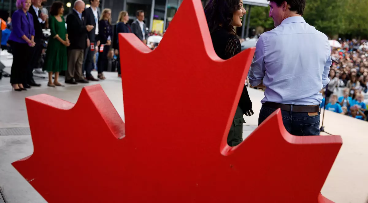 Scandal în Canada după o îmbrățișare între Justin Trudeau și Bianca Andreescu: ”De ce atinge o adolescentă?”. ”Premierul-Aladin”, vânat înaintea alegerilor
