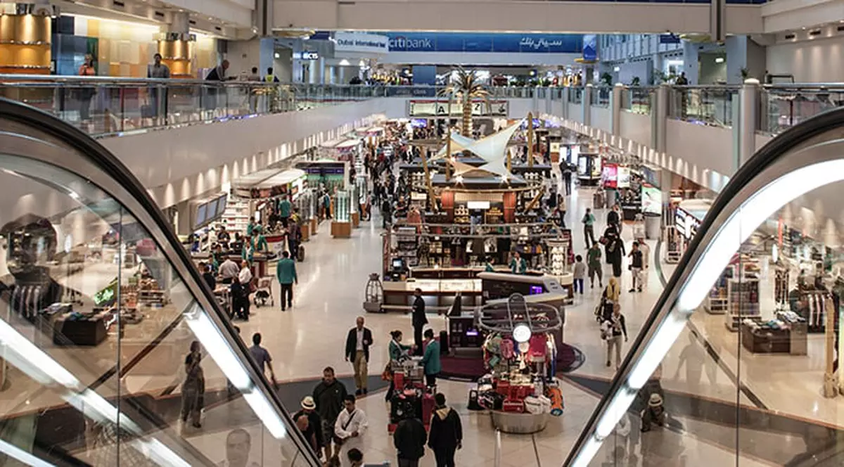 O dronă a închis aeroportul din Dubai. Două zboruri au fost redirecționate