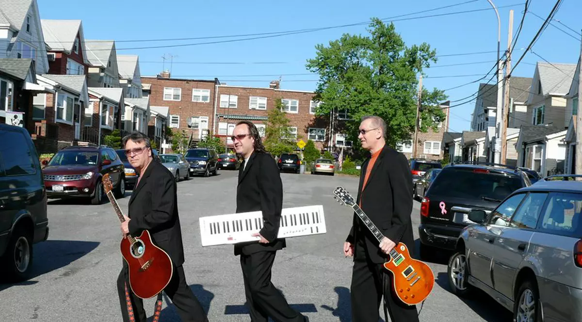 Povestea singurei trupe românești din America, Amor: “Cântăm în inima New York-ului de 20 de ani”