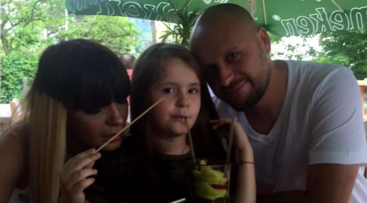 Andreea Antonescu, alături de soțul și fetița lor