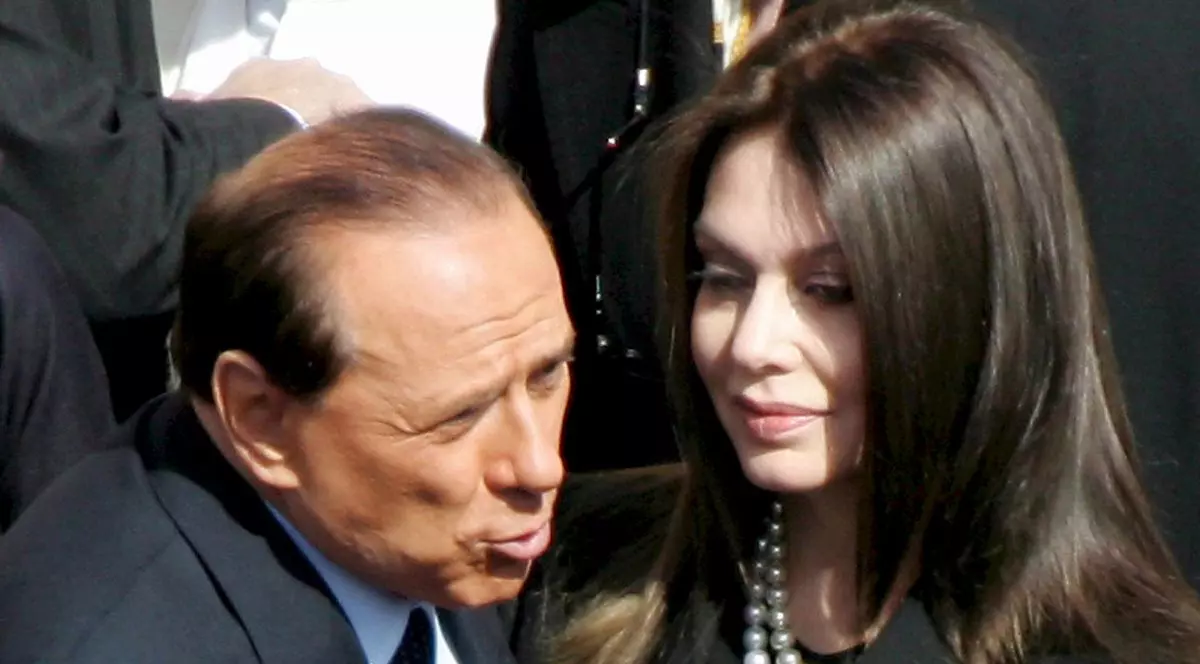 Silvio Berlusconi trebuie să primească 60 de milioane de euro de la fosta soție, Veronica Lario