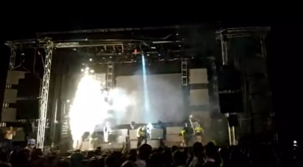 O cântăreața din Spania a murit pe scenă din cauza unor artificii (YouTube)