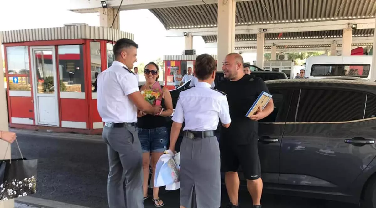 Un scafandru român a devenit erou în Bulgaria, după ce a salvat două persoane de la înec. La întoarcerea în țară, a fost primit cu flori și aplauze