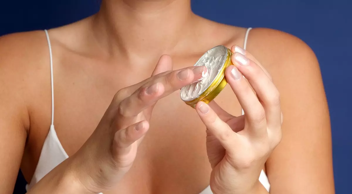 O femeie a ajuns în comă după ce a folosit o cremă antirid