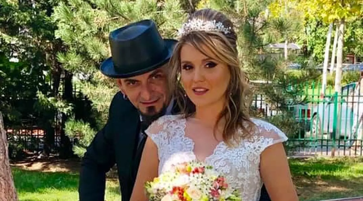 Nici când a-mbrăcat rochia de mireasă n-a lăsat chitara! Fosta Blaxy Girls Diana Ganea a cântat rock la propria nuntă