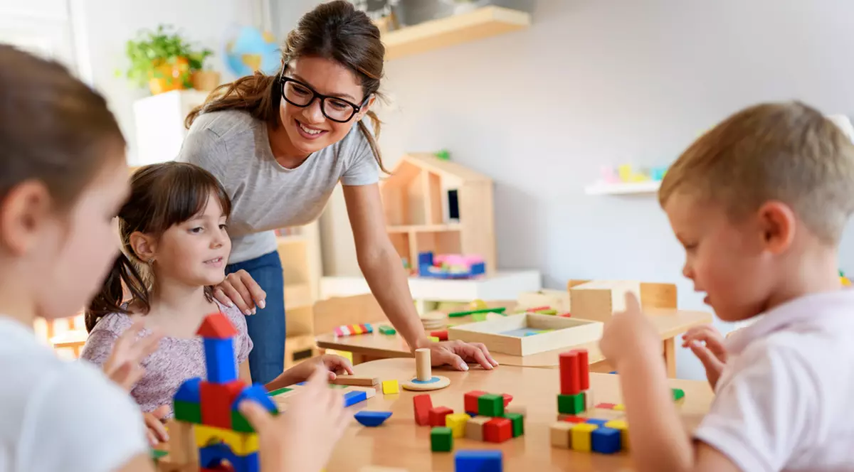 10 joburi în educație ca să câștigi experiență în lucrul cu copiii