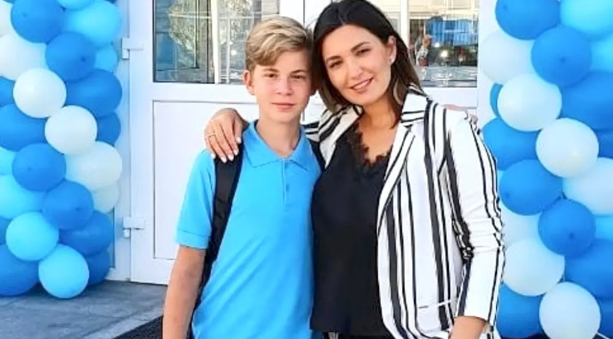 Ela Crăciun, emoții în prima zi de școală a copiilor. Fiica ei este în clasa I