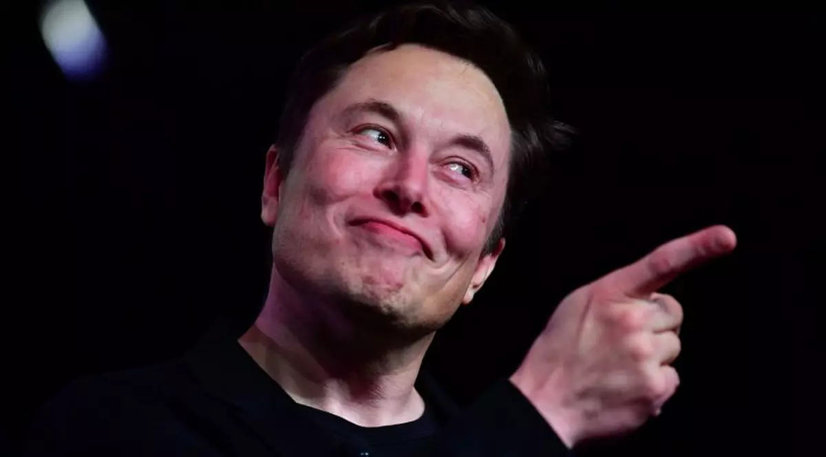 VIDEO|Elon Musk, dansând pe ritmuri chinezești la fabrica Tesla. Asistența l-a aplaudat