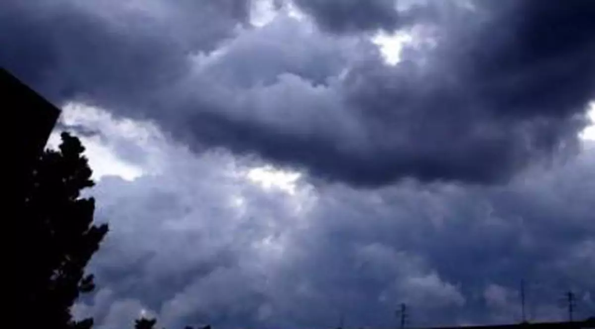 Cod galben de furtuni, ploi torențiale și grindină în trei județe din țară