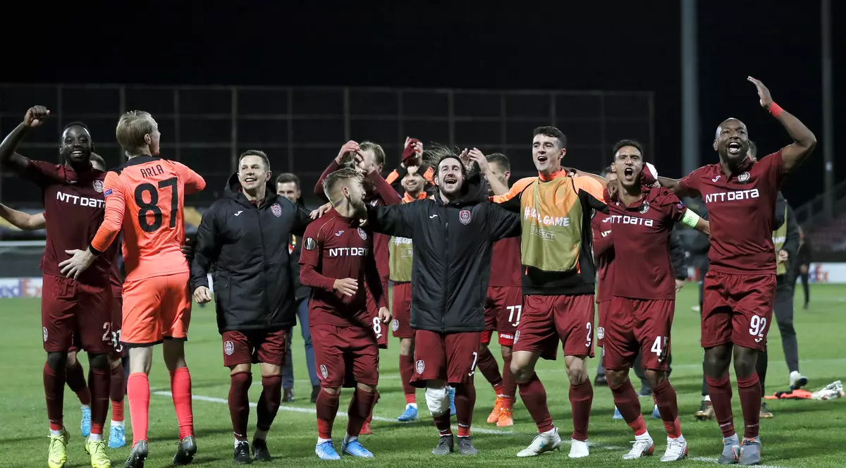 Fotbaliștii lui CFR Cluj au sărbătorit în fața suporterilor marea victorie cu Lazio.