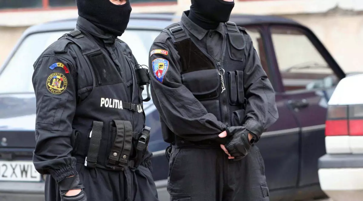 Șeful luptătorilor SAS Iași, acuzat că le-a trimis poze cu el dezbrăcat subalternilor: „Așa ar trebui să arate un bărbat adevărat!”