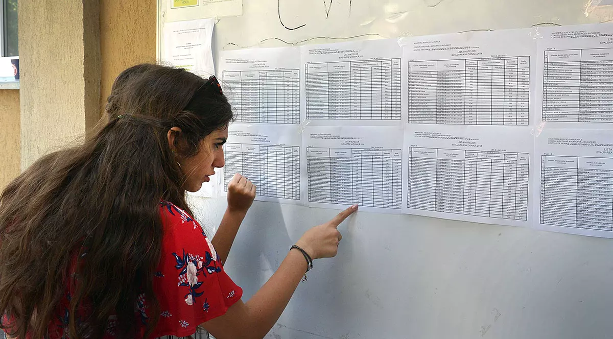 Elevii din clasa a VII-a, cobaii sistemului de învățământ. De ce se dorește amânarea Evaluării Naționale pe model european propusă de Funeriu în Legea Educației în 2011