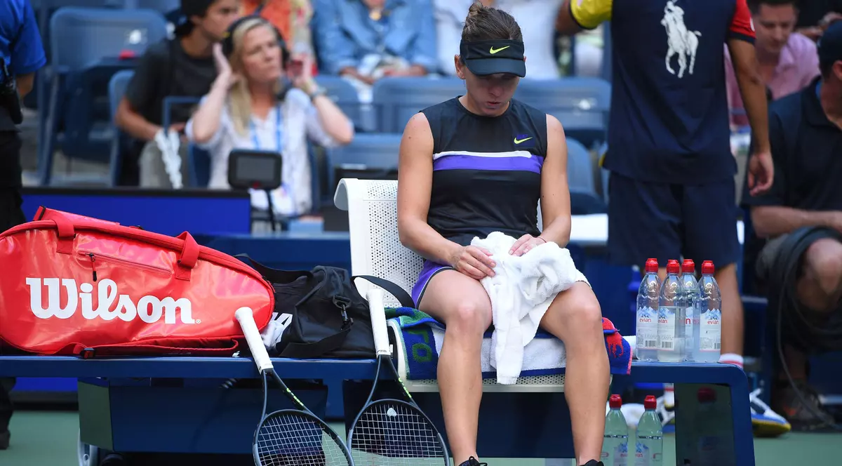 Simona Halep a părăsit turneul de la Beijing îngrijorată de durerile la spate