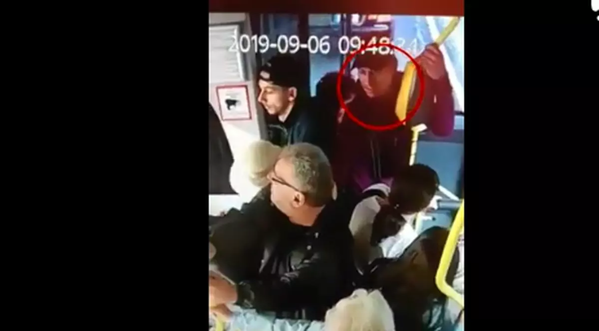https://www.oradesibiu.ro/2019/09/09/video-femeie-pradata-de-hoti-intr-un-autobuz-tursib-i-au-furat-14-000-dolari-din-geanta/