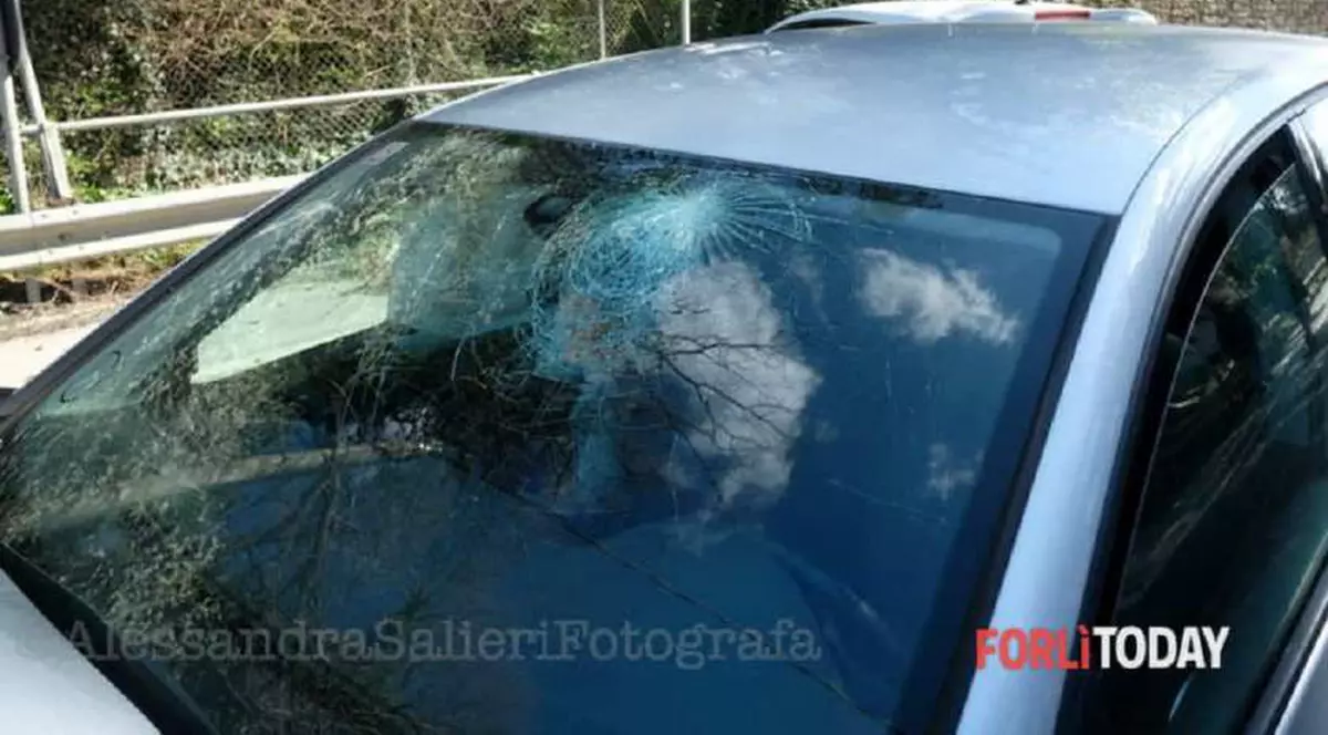 Româncă de 43 de ani, lovită de maşină în Italia, se zbate între viaţă şi moarte