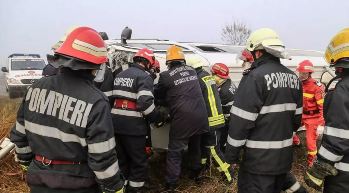 Accident grav în satul Șindrilița. 14 oameni au fost transportați de urgență la spital