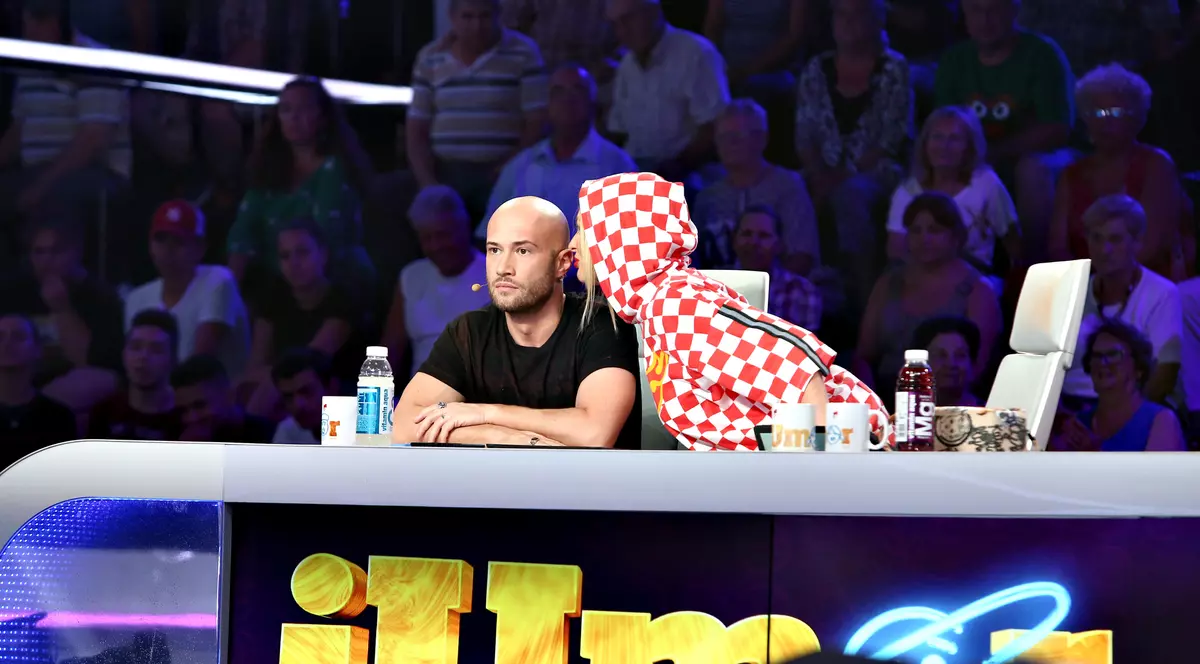 Finala iUmor. Cine sunt cei 12 concurenți care se vor lupta pentru marele premiu