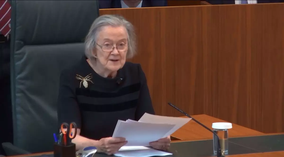 Detaliul care le-a atras atenția internauților la șefa Curții Supreme când a anunțat anularea suspendării Parlamentului britanic