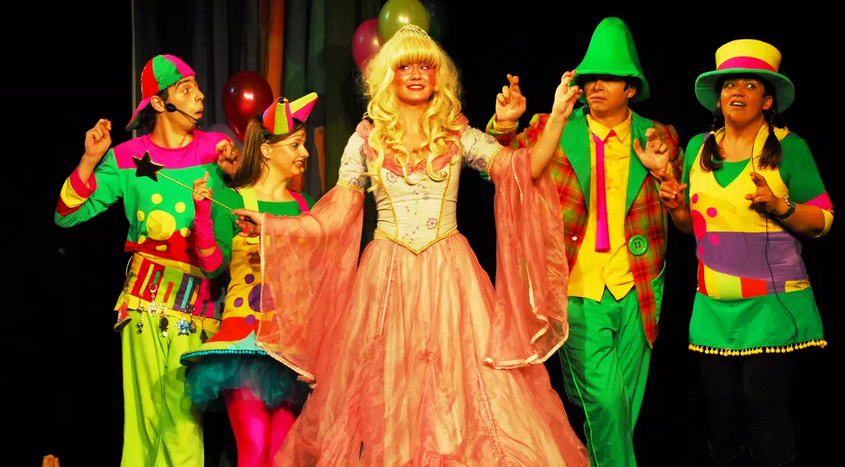 Cea mai stranie alăturare. Actorii din „Las Fierbinți” și Gașca Zurli pleacă împreună la Londra să susțină spectacole pentru diaspora